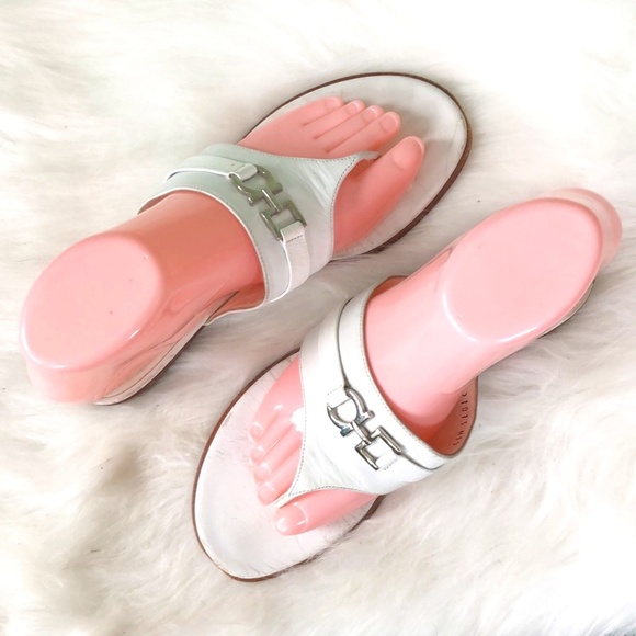 Salvatore Ferragamo Woman Sandals. Size 7 1/2 B. - Picture 4 of 9
